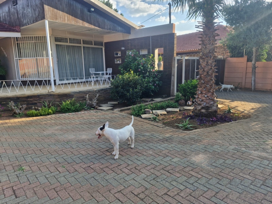 To Let 3 Bedroom Property for Rent in Flamwood North West